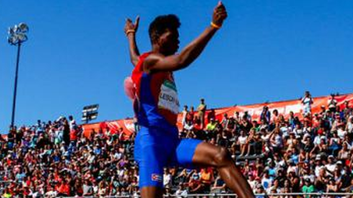 El saltador de longitud cubano Lester Lescay Gay, campeón olímpico juvenil en 2018, abandonó la delegación de atletismo de la isla durante una gira en Europa, informó este jueves el diario deportivo oficial JIT.