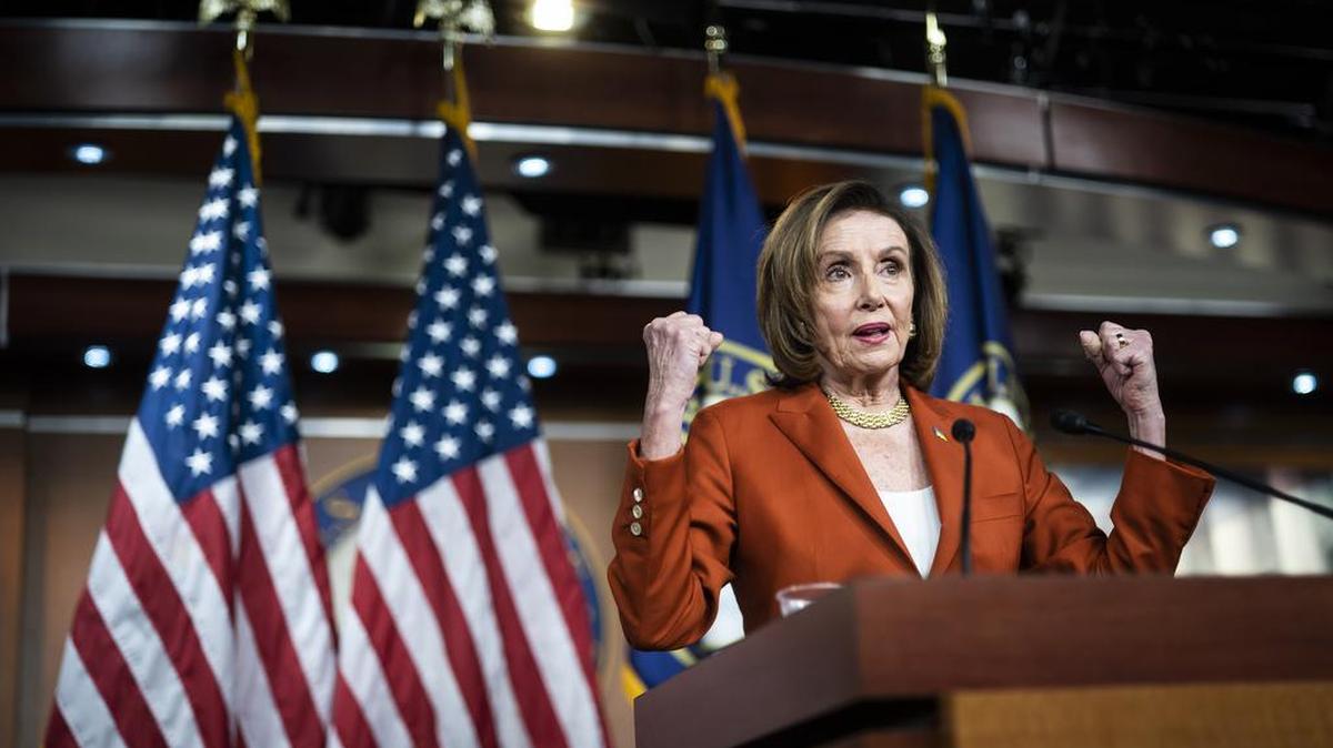 La presidenta de la Cámara de Representantes, Nancy Pelosi (D-Calif.), habla en Capitol Hill en marzo. Foto del Washington Post por Jabin Botsford