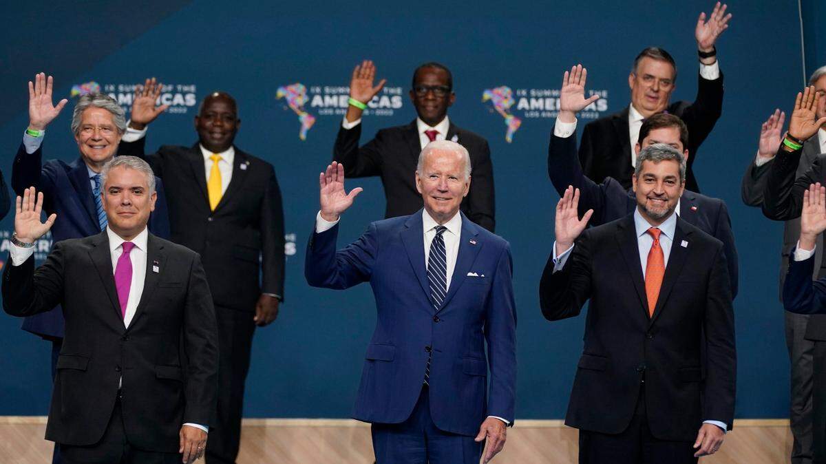 El presidente Joe Biden, al centro, participa en una foto junto al presidentes de América latina durante la Cumbre de las Américas en junio. en Los Ángeles, una oportunidad perdida.