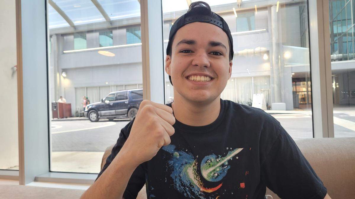 Zach Hirsch no es vidente, pero se equivoca poco. Considerado el pronosticador más joven en los deportes, con apenas 19 años, su opinión es buscada por muchos aficionados.