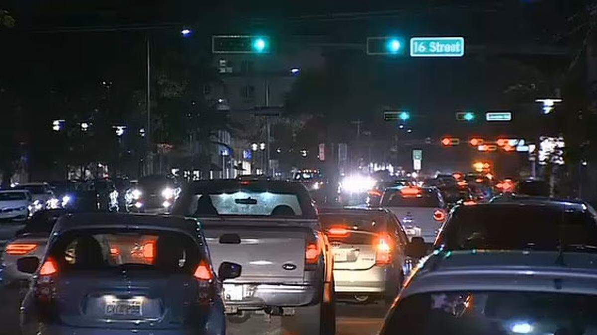 Alton Road en Miami Beach es una de las vías más transitadas. La Ciudad de Miami Beach ha implementado un programa piloto de tecnología de cámara y medidor de ruido para combatir las perturbaciones de ruido excesivo de los vehículos.