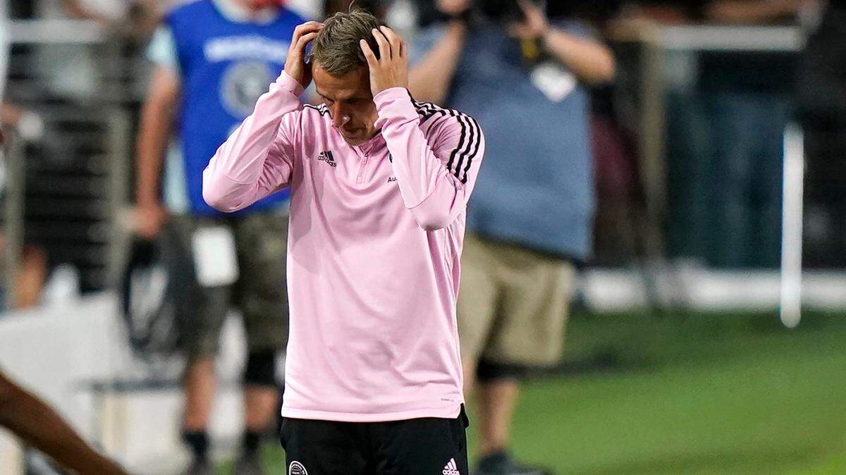 El entrenador del Inter Miami, Phil Neville, se lleva las manos a la cabeza contra el Montreal, el 12 de mayo de 2021, en Fort Lauderdale. El gesto no deja de repetirse esta temporada.