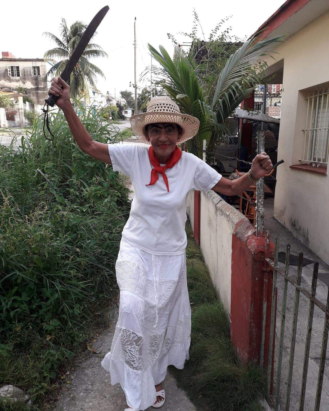 Cuban Lina Hernández, a resident of Havana, shares funny images and videos on social media that have gone viral. She claims she does this for personal entertainment, but she doesn’t rule out the possibility of earning income from her posts. 