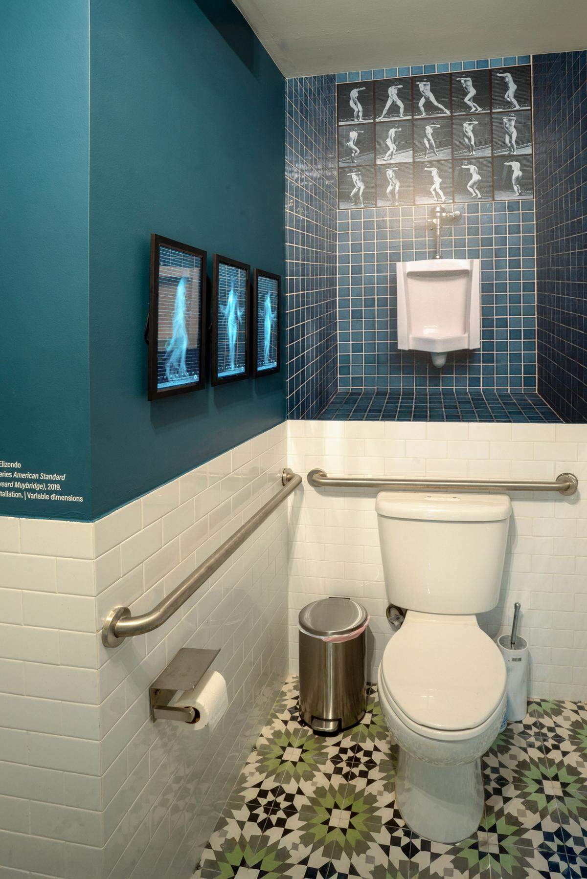 “American Standard”, 2025, de Sebastián Elizondo. Intervención permanente en el baño de la Aluna&nbsp;Art Foundation.