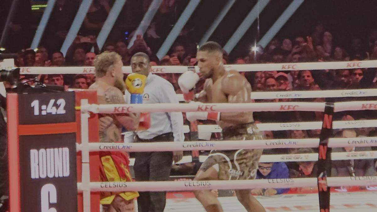 El excampeón pesado Anthony Joshua necesitó paciencia, castigo al cuerpo y una derecha demoledora para imponer la lógica ante un rival valiente como Jake Paul, pero claramente superado
