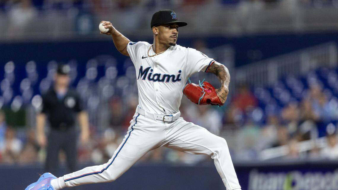 Sensible baja en los Marlins: relevista dominicano se perderá próxima temporada tras cirugía de codo