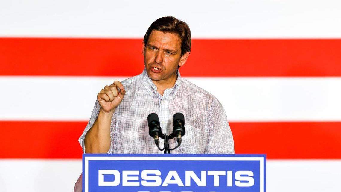 El gobernador de la Florida Ron DeSantis en un evento de campaña en Tulsa, Oklahoma, el 10 de junio de 2023.  DeSantis busca la nominación republicana para la presidencia del país. 
