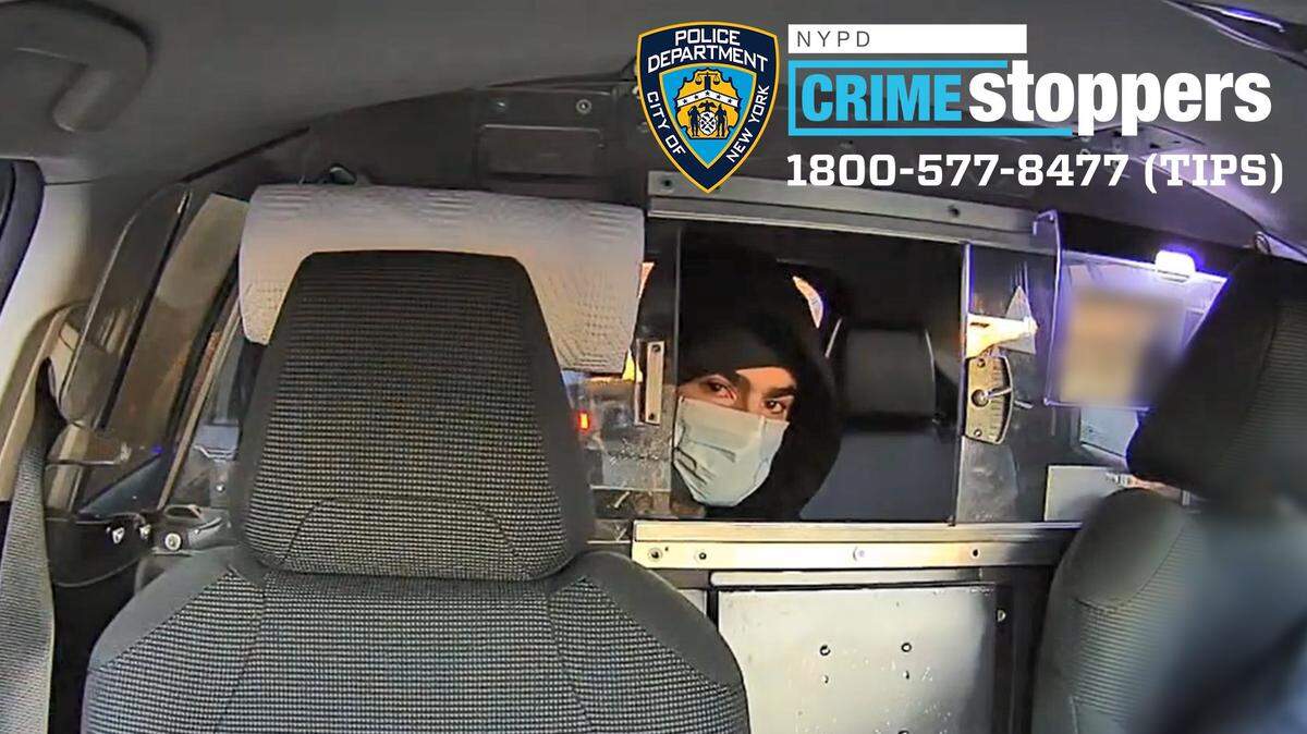 El Departamento de Policía de Nueva York (NYPD) compartió este domingo nuevas fotos del sospechoso de matar al director ejecutivo de UnitedHealthcare, Brian Thompson.