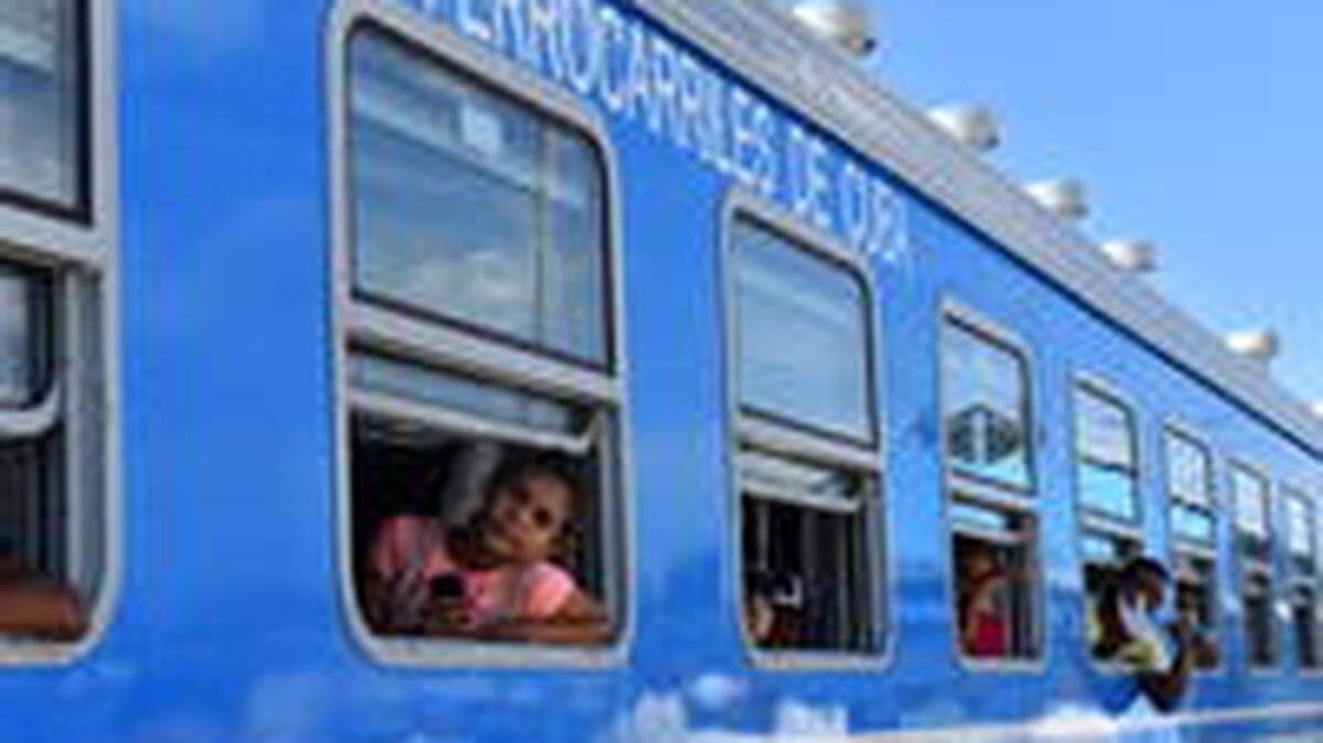 Foto de archivo del 15 de julio de 2019 muestra un vagón de tren de fabricación china en La Habana, Cuba.
