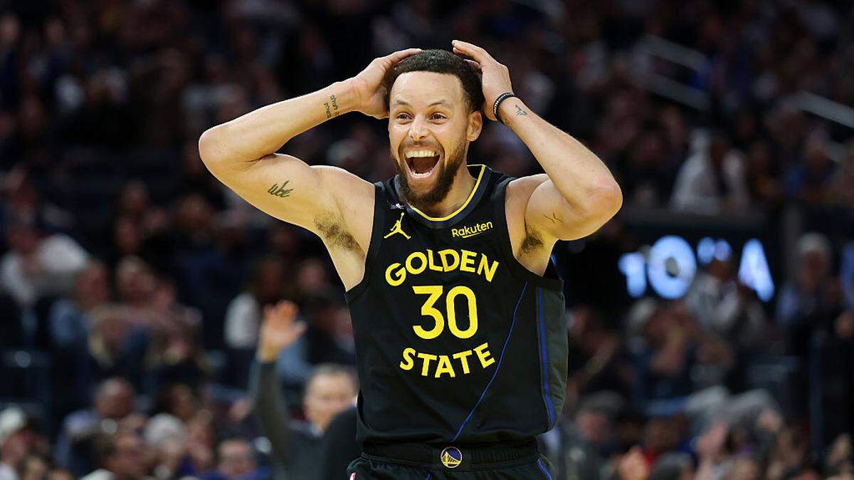 Las camisetas de Stephen Curry, jugador de los Warriors de Golden State  y de Luka Doncic, integrante de  los Lakers de Los Angeles, fueron las más vendidas al llegar la temporada de la NBA a la primera mitad.