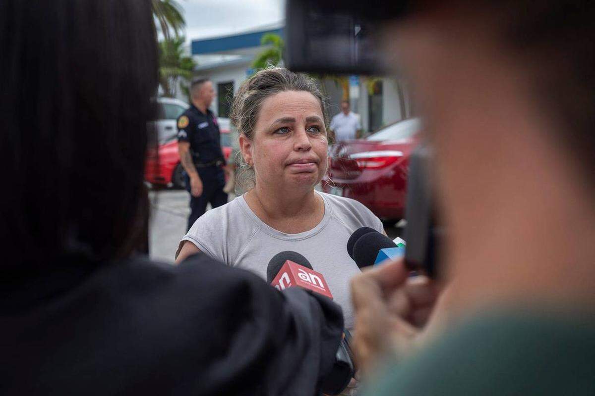 Yanely Paredes habla con la prensa sobre su amigo, el artista de reggaetón cubano ‘El Taiger,’ quien fue encontrado con un disparo en la cabeza en un automóvil en Miami el jueves 3 de octubre de 2014. Habló en una conferencia de prensa con la policía de Miami el viernes en el Ayuntamiento de Miami. Alexia Fodere para The Miami Herald