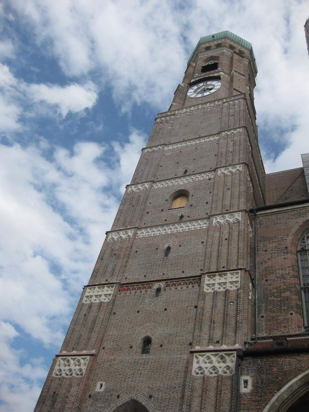 Una de las torres de la catedral de Múnich.