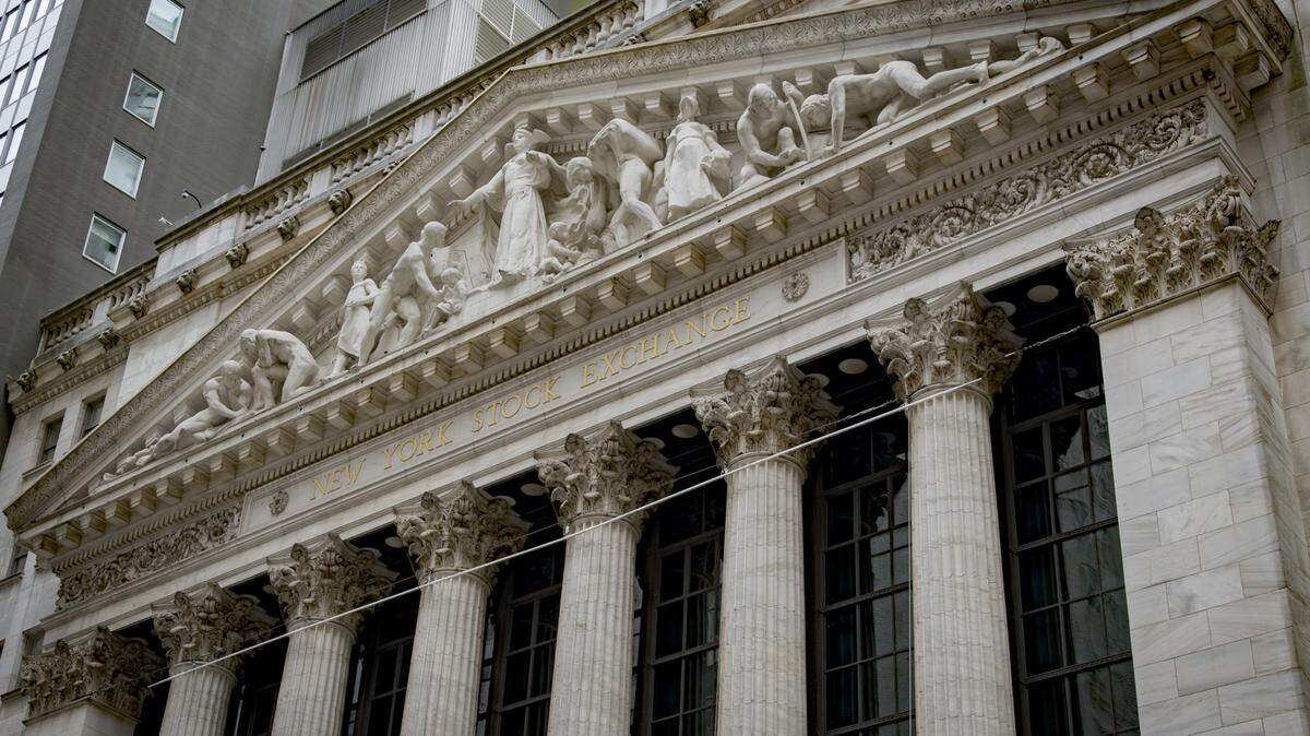 Front view of The New York Stock Exchange in Wall Street. (Photo by Erik McGregor/Sipa USA)
