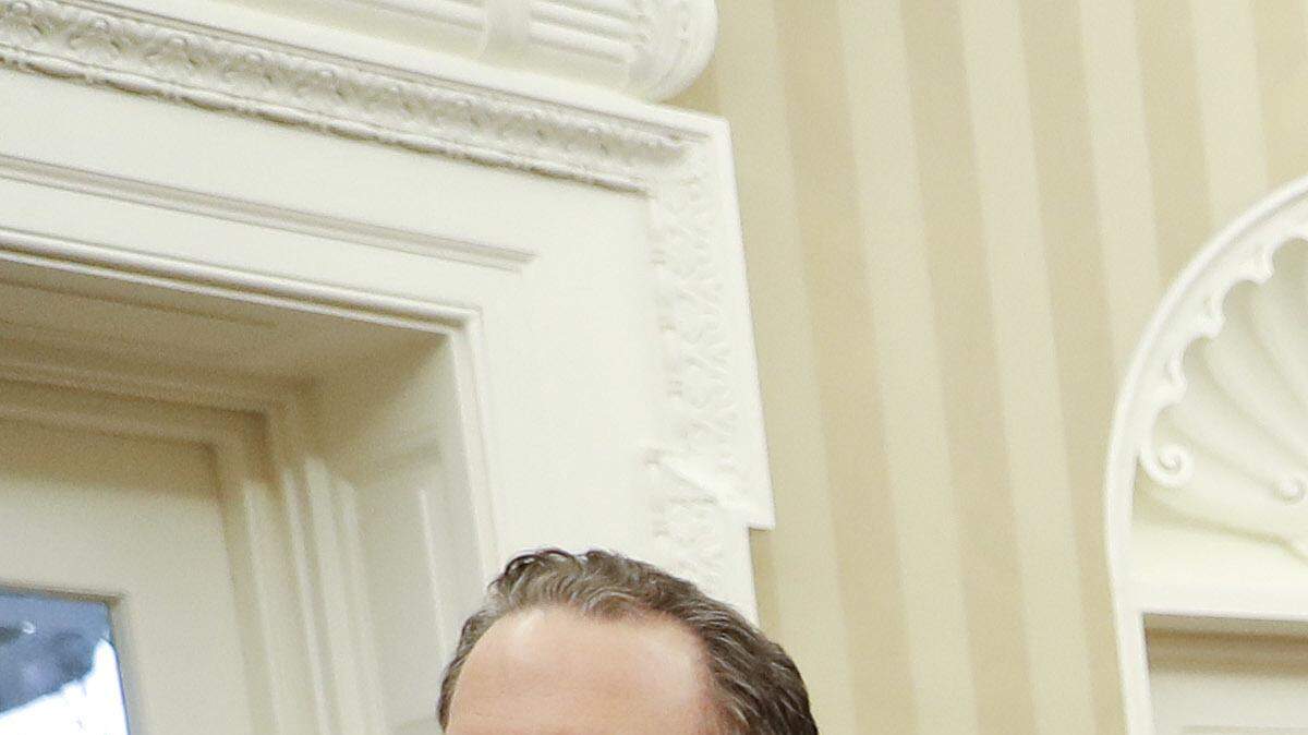 El presidente Donald Trump se reúne con líderes de la universidades negras, Historically Black Colleges and Universities, el lunes en la Oficina Oval de la Casa Blanca. A la izquierda, el jefe de Gabinete Reince Preibus y la asesora presidencial Kellyanne Conway.  