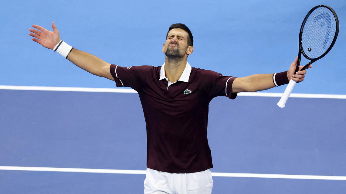 Djokovic desafía los pronósticos, tumba al gran favorito y avanza a semifinales en Pekín