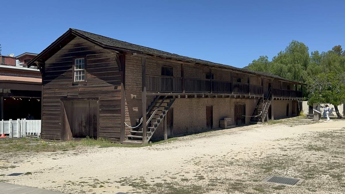 La antigua casa de los criados del General Vallejo aún respira historia californiana.