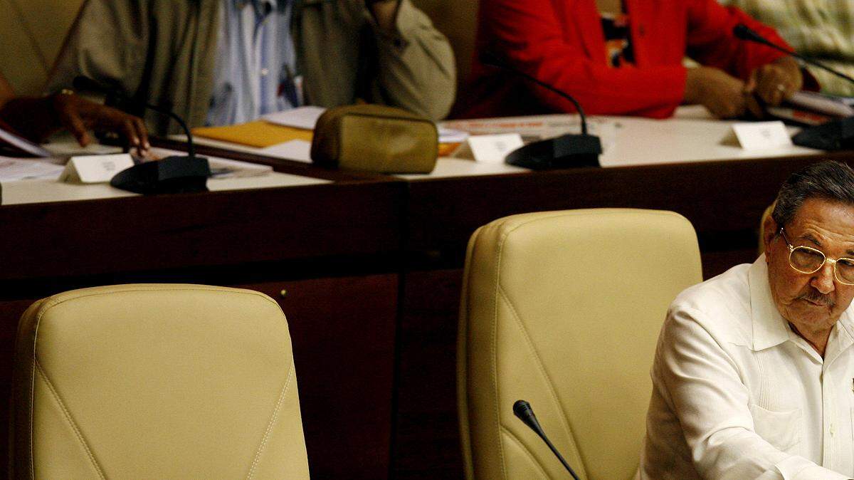 Raúl Castro encabezó la primera sesión legislativa que encabeza tras asumir la presidencia de Cuba hace cinco meses.