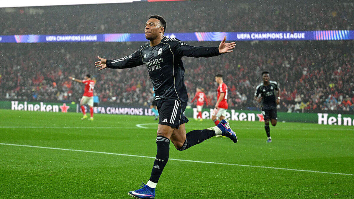 El astro del Real Madrid Kylian Mbappé celebra un gol ante Benfica, en el partido de la fase de grupos de la Liga de Campeones celebrado el 28 de enero de 2026 en Lisboa, Portugal. 