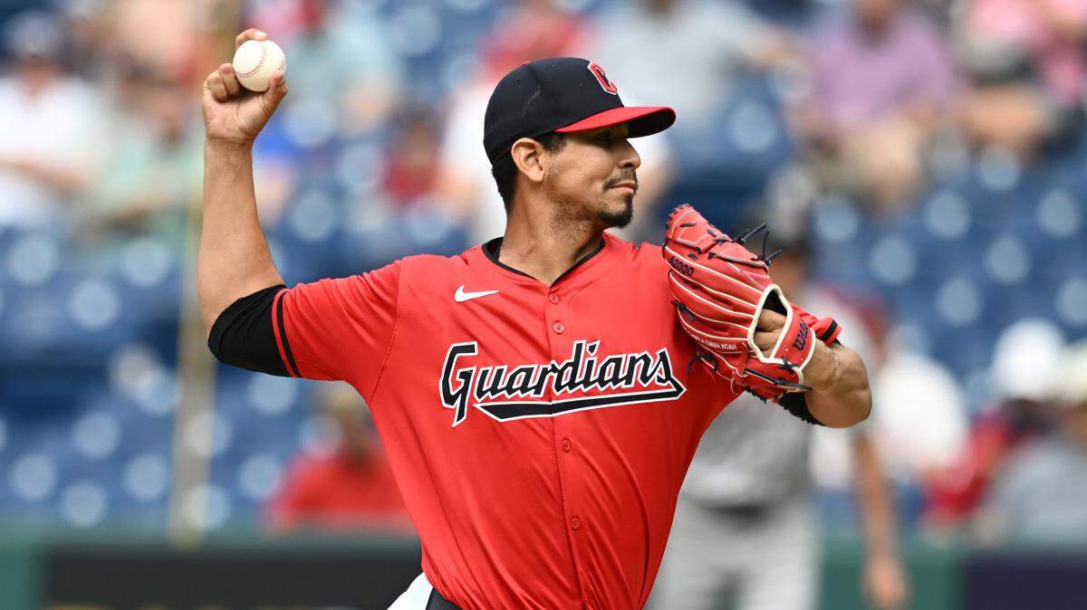 Carlos Carrasco finalizó con marca de 3-10 y porcentaje de carreras limpias de 5.64 en 21 aperturas con los Guardianes de Cleveland en la pasada temporada.