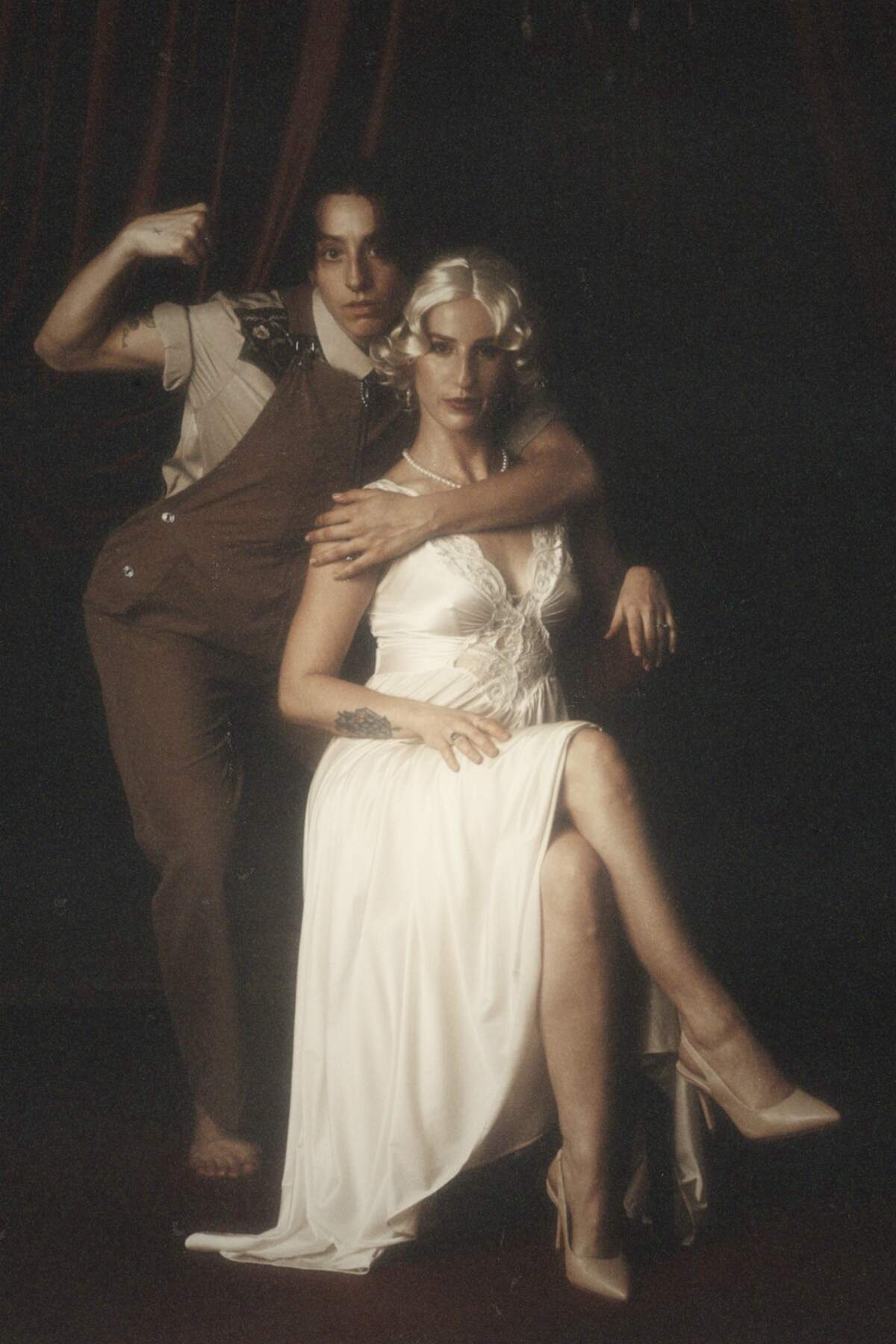 Rachel Abelenda como “Harold” y Jade Mesa como “Daphne” en “The Teller Returns”, de Brianna Campbell.
