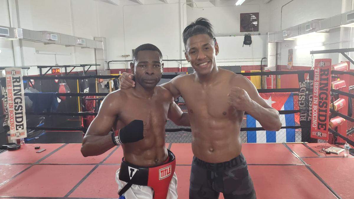 Alberto “El Indio’’ Blas (der.) ha entrenado muy fuerte al lado del legendario Guillermo Rigondeaux.