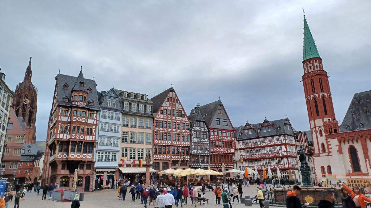 Plaza Romerberg, en la original los nazis realizaron quemas de libros.
