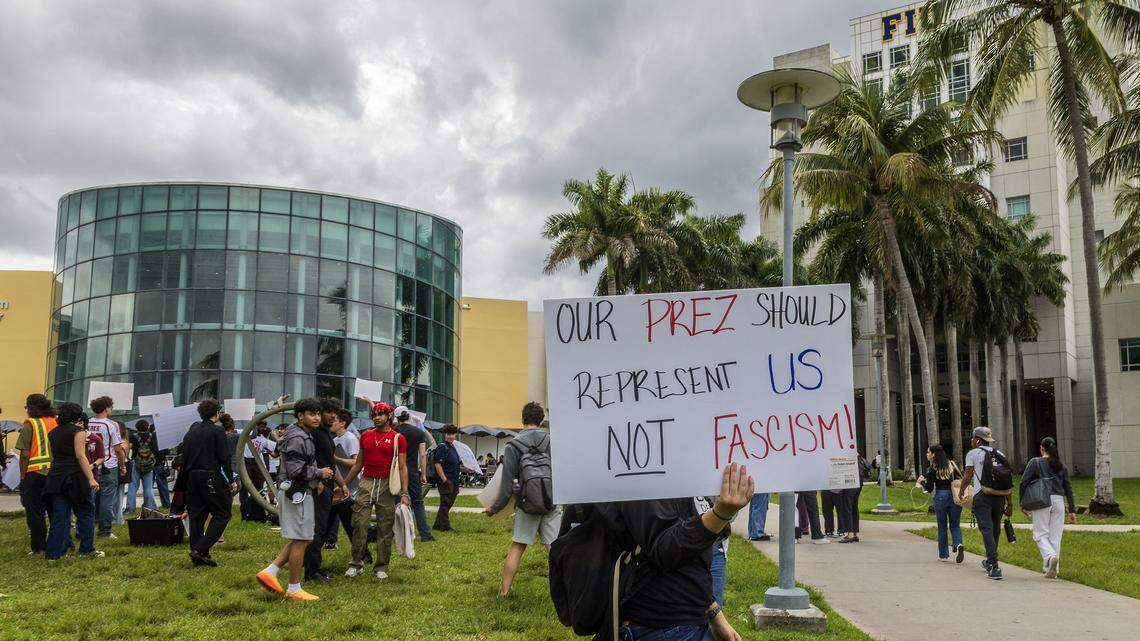 Crece la polémica tras el chat racista en FIU: aún no hay estudiantes suspendidos por participar