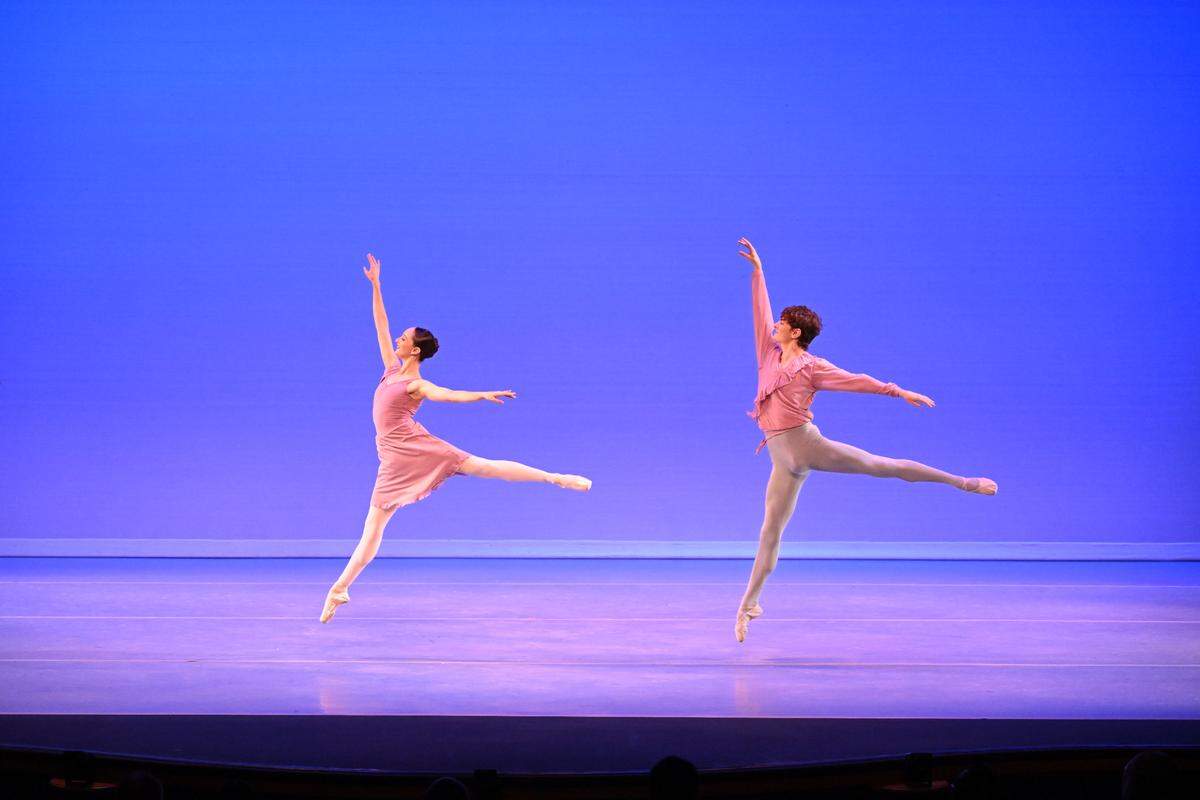 Kristi Walker y Matthew Brice, bailarines de Arts Ballet Theatre of Florida en “Una danza para tí”, con coreografía de Vicente Nebrada.