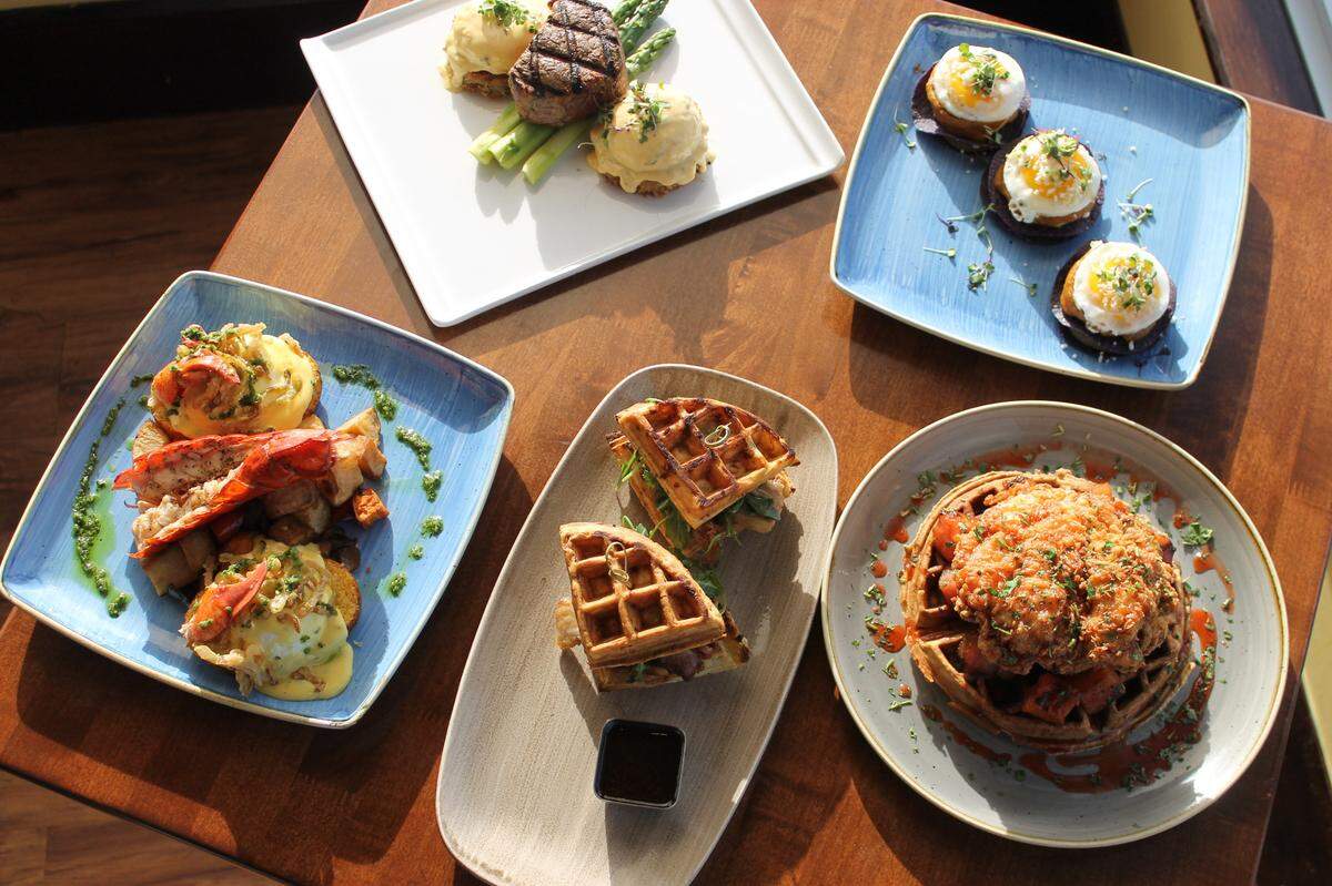 Rusty Pelican, en Key Biscayne, presenta su menú de celebración de brunch, de 10 a.m. a 4 p.m., o un menú regular a la carta para la cena, de 5:30 a 9:30 p.m.
