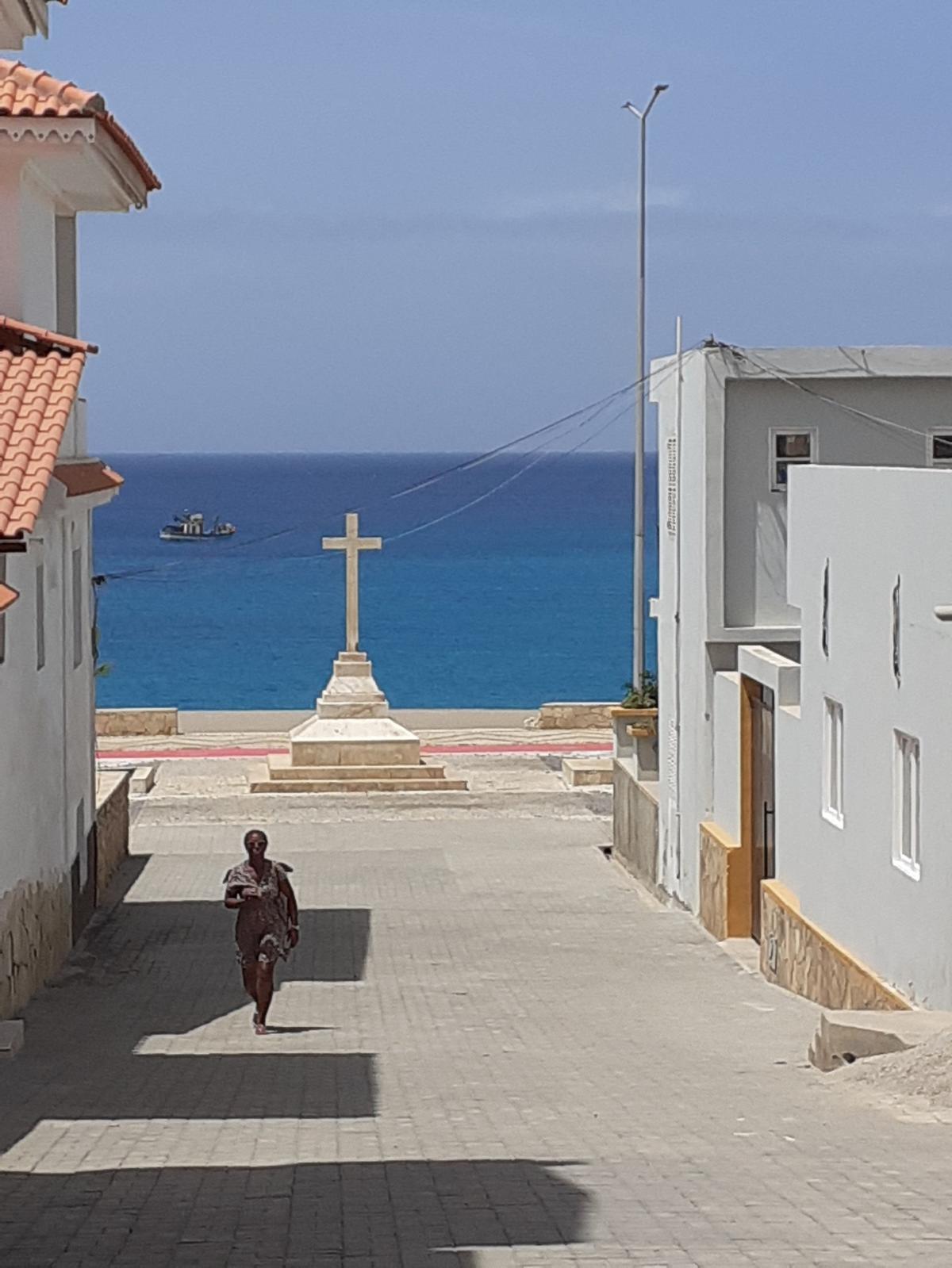 Una vista del paseo marítimo de Maio.