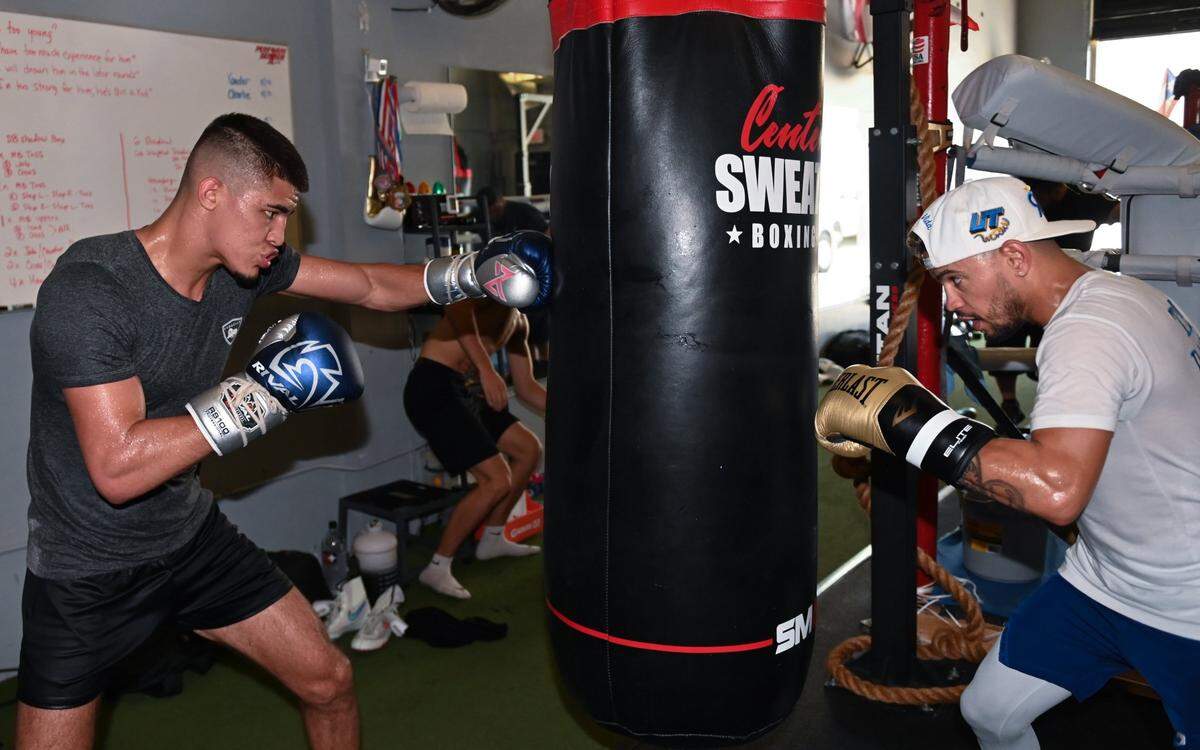 XANDER ZAYAS (izq.) y Robeisy Ramírez durante un entrenamiento conjunto en el gimnasio del boricua en Fort Lauderdale.