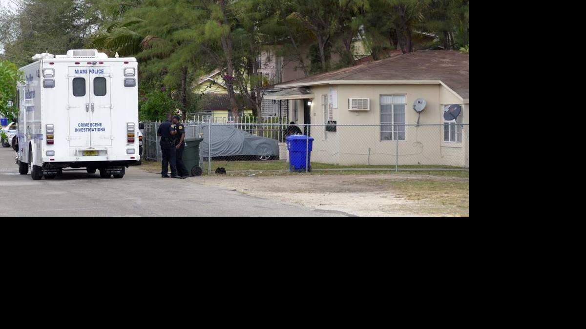 Dos mujeres fueron encontradas muertas dentro de una casa de la Pequeña Haití el lunes por la noche, según la policía.