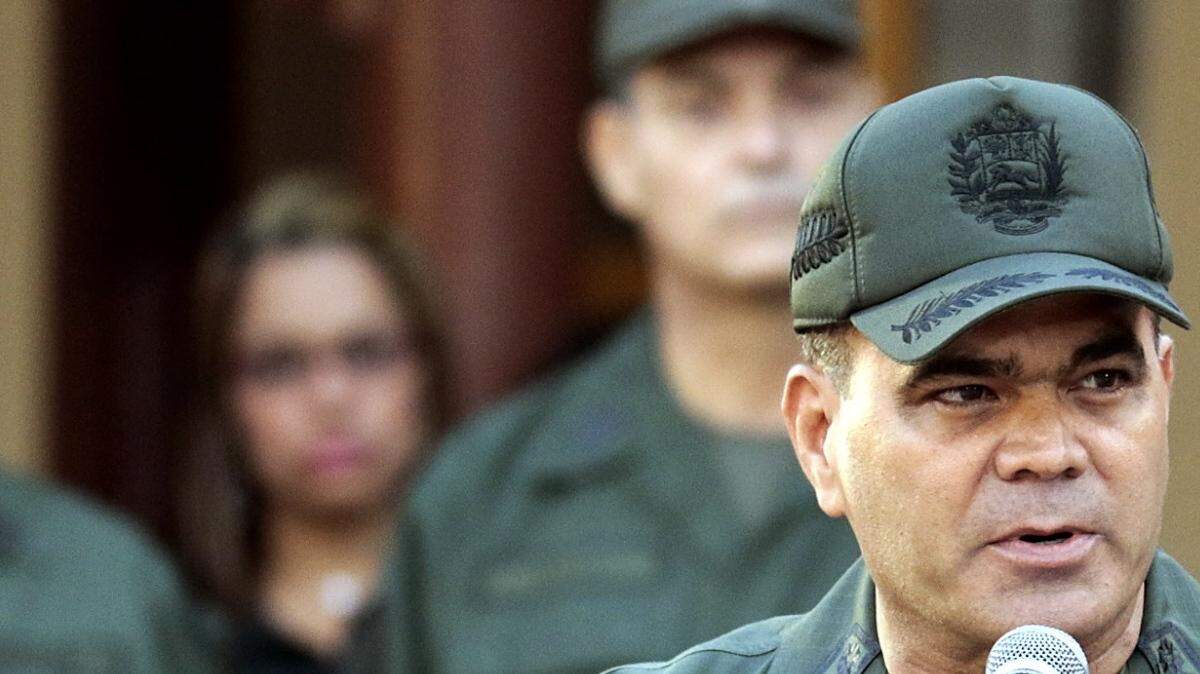 El ministro de la Defensa, Vladimir Padrino López, en una foto del 7 de enero de 2016. Padrino anunció el martes 20 de septiembre que una aeronave de Estados Unidos violó el espacio aéreo venezolano en la isla de Margarita.