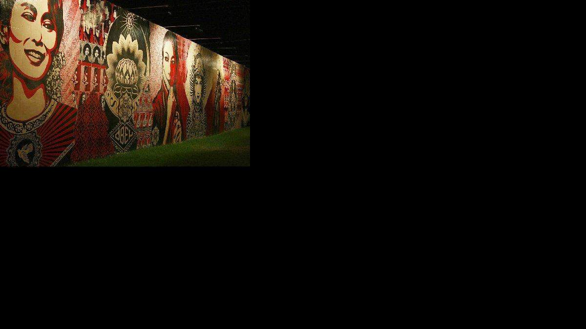 Shepard Fairey, el artista que hizo el mural que preside el parque de Wynwood, y que muestra, en tonos rojos y negros, símbolos alusivos a la paz y a la defensa de los derechos humanos.