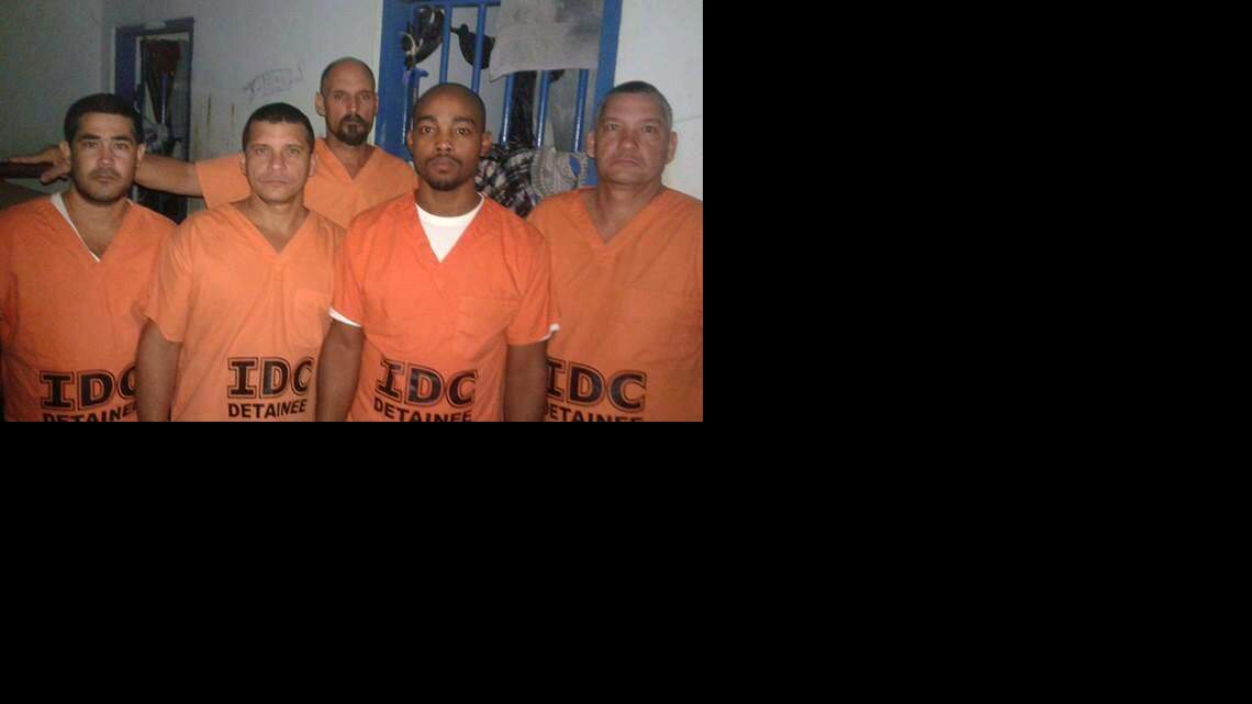 Un grupo de cubanos detenidos en Trinidad y Tobago por las autoridades migratorias. Cortesía 