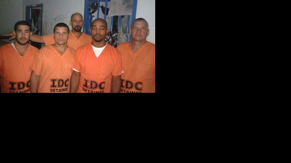Un grupo de cubanos detenidos en Trinidad y Tobago por las autoridades migratorias. Cortesía 