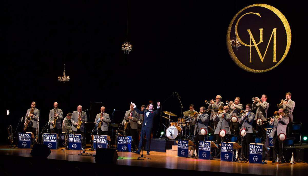 Orquesta de Glenn Miller mundialmente reconocida en el Banyan Bowl.