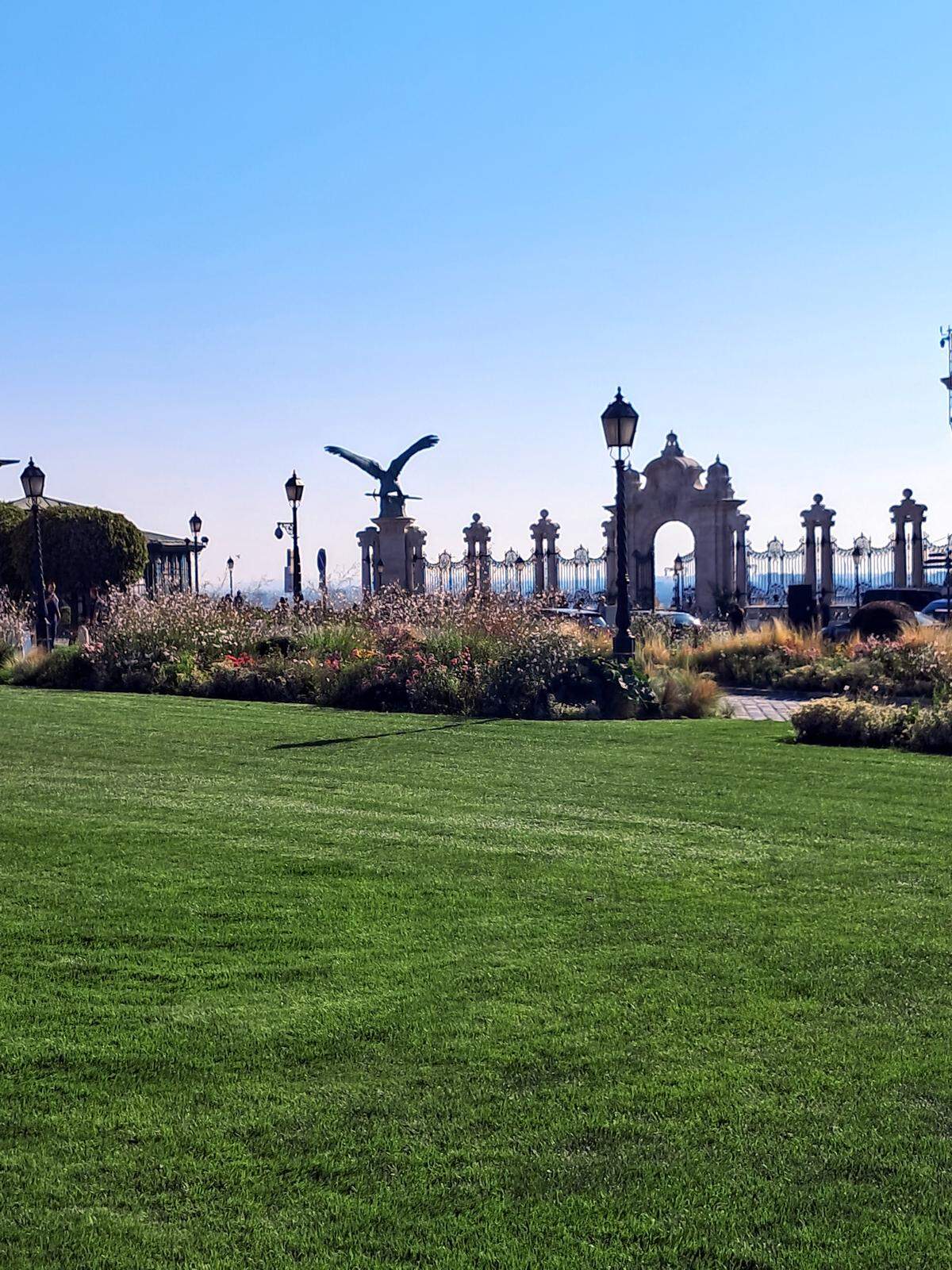 El pájaro Turul del Palacio Real, símbolo del patrimonio húngaro, en el cerro del Castillo. 