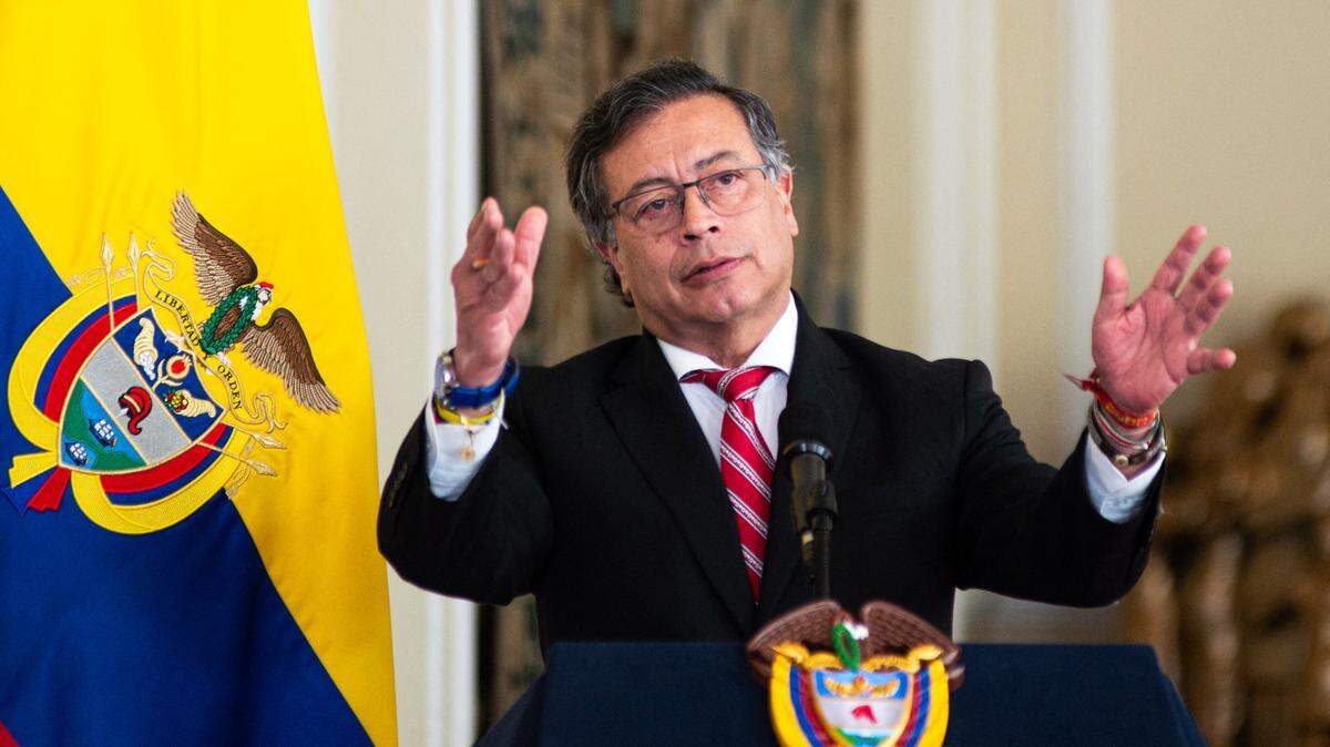 El aumento de violencia en Colombia por parte de la guerrilla del ELN y las disidencias de las FARC pone en duda la política de “paz total” del presidente Gustavo Petro. En la foto, da un discurso el 14 de diciembre de 2024, en Bogotá.