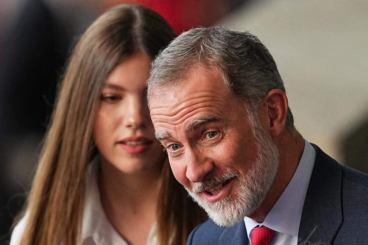 14 July 2024, Berlin: Soccer: European Championship, Spain - England, final round, final, Olympiastadion Berlin, King Felipe VI of Spain with daughter Infanta Sofia in the stands before the match. Photo: Michael Kappeler/dpa (Photo by MICHAEL KAPPELER / DPA / dpa Picture-Alliance via AFP)