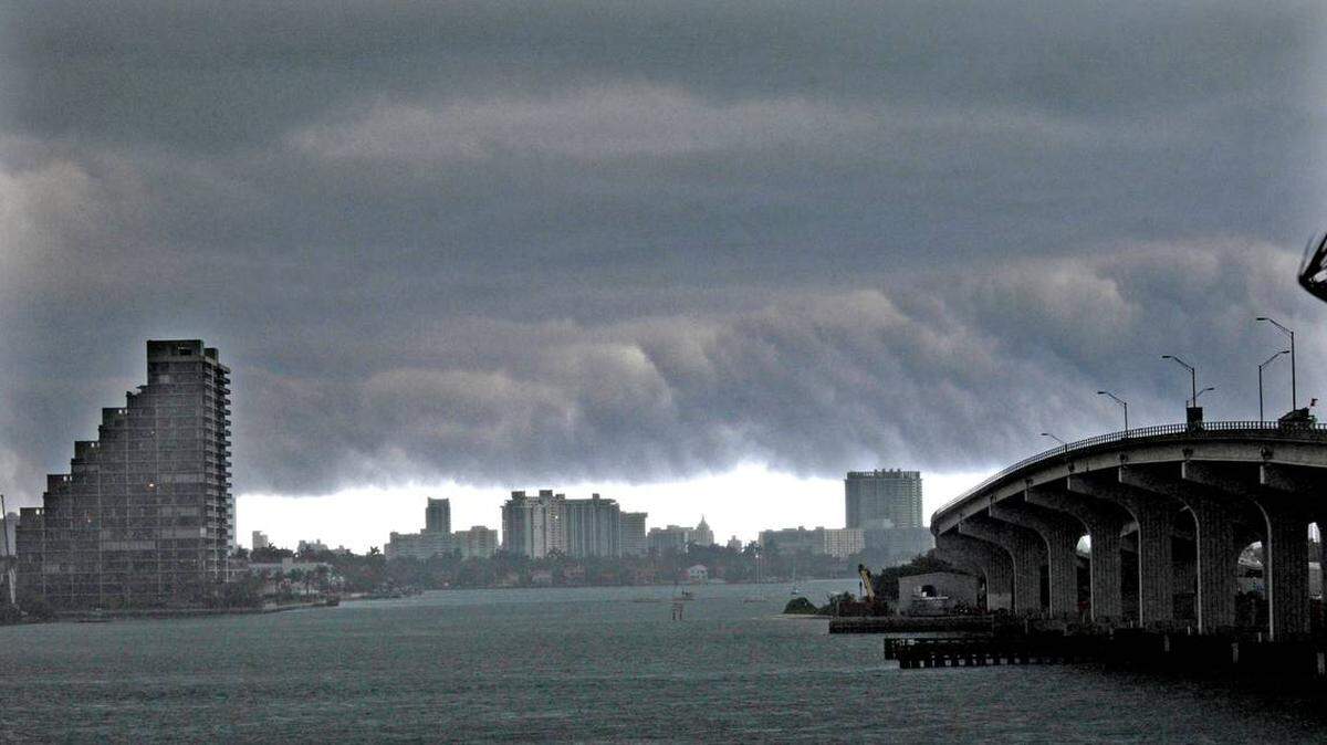 Según los meteorólogos del Centro Nacional de Meteorología (NWS), hay un “riesgo marginal” de tormentas severas para el sur de la Florida este lunes 4 de abril de 2022. Y quizás granizos.