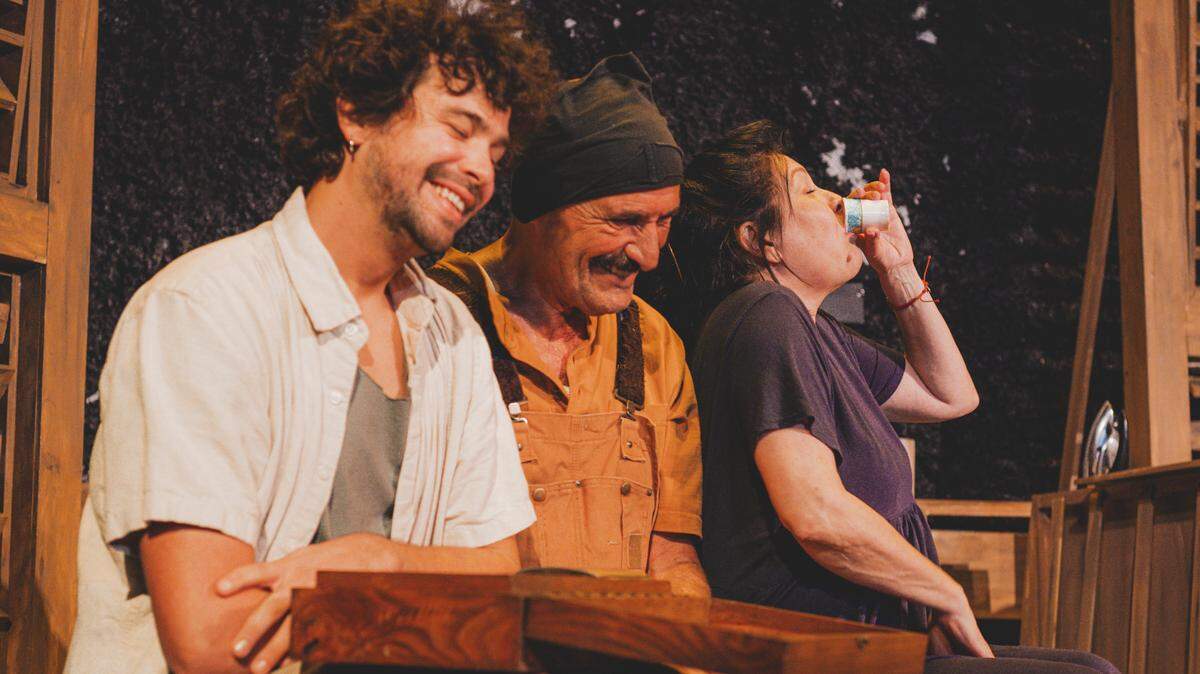 Héctor Medina, Gilberto Reyes y Beatriz Valdés en “Manteca”, obra de Alberto Pedro bajo la dirección artística de Raúl Martín, que ofrecerá otras tres funciones el 20, 21 y 28 de septiembre en el Tower Theater.