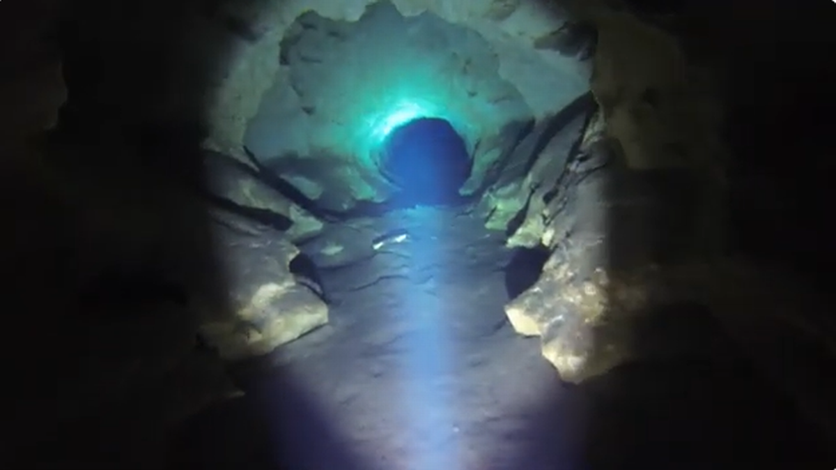 Twin Caves, a unas cinco millas al noreste de Marianna, es un popular destino de buceo de la laguna Mill Pond, en Merritt, según el sitio Caveatlas.com.