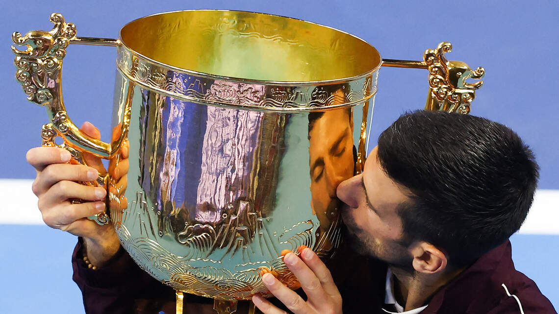 Con 39 años, Djokovic gana su título 102 en Pekín y se queda a un paso de igualar a Federer