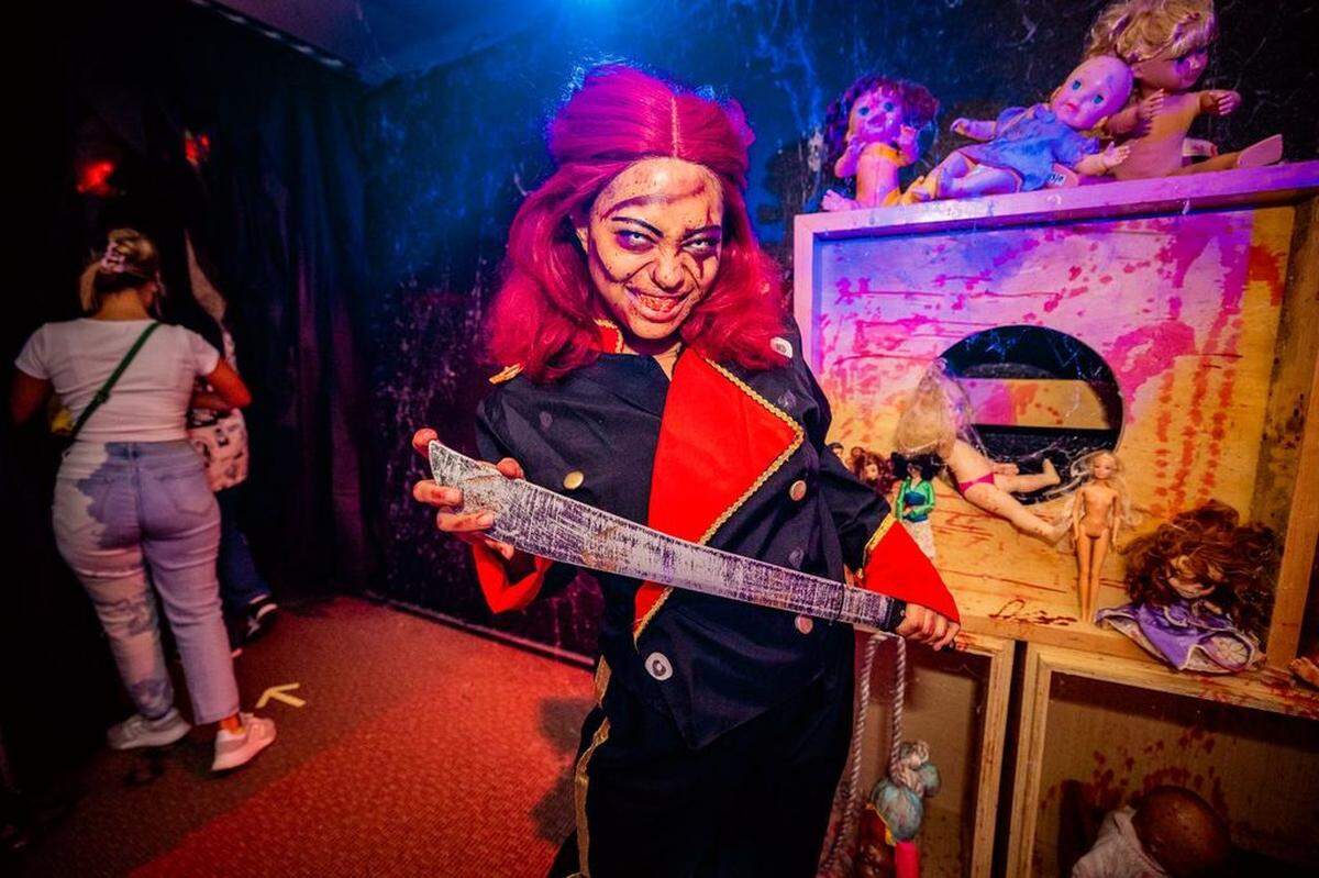 House of Horror Haunted Carnival en el International Mall la noche de su apertura.