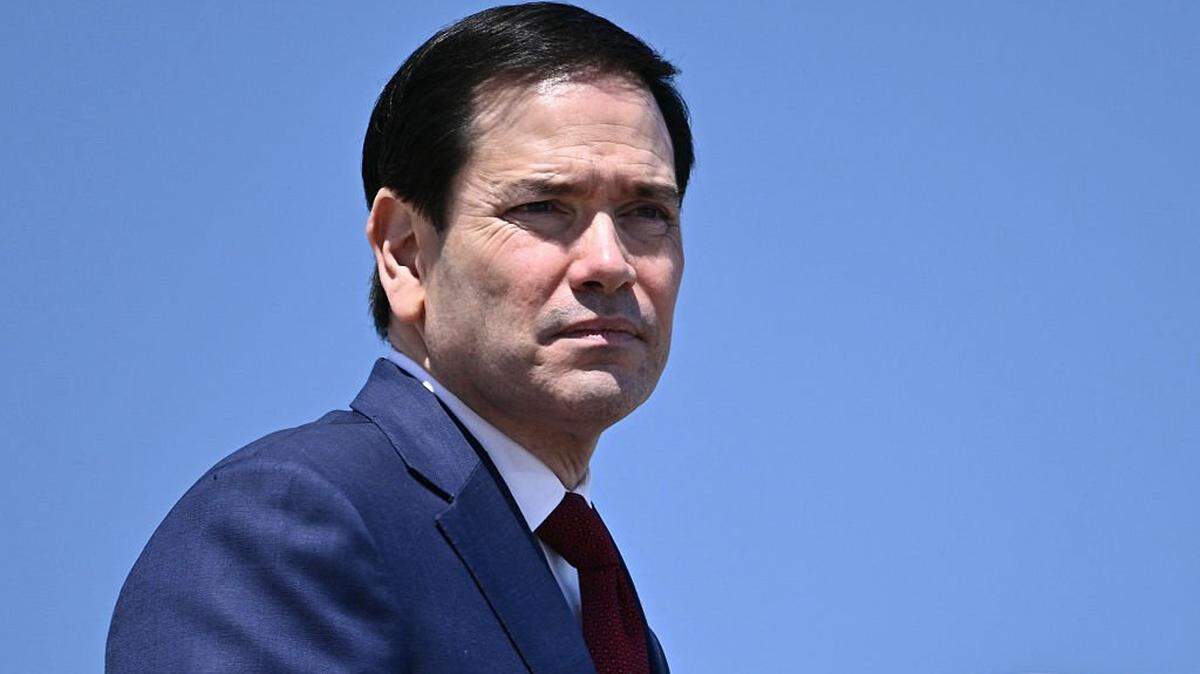 El Secretario de Estado Marco Rubio abordando el Air Force One en la Base Conjunta Andrews, Maryland, el 12 de mayo de 2026. 