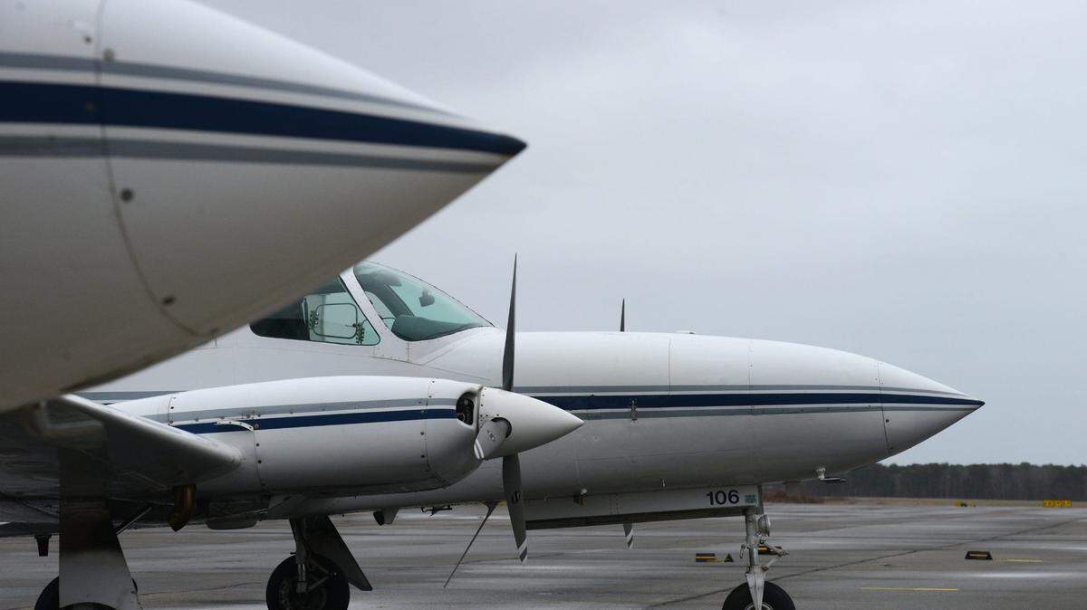 Foto de archivo de un avión Cessna 402.