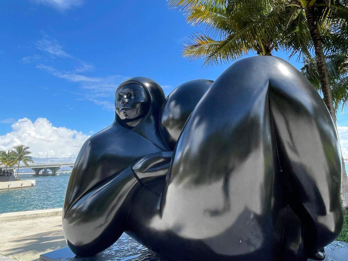 “Recuerdo Profundo”, de Jorge Jiménez Deredia, escultura en bronce, 67 x 88.5 x 59 pulgadas, 2,204.62 libras (1000 kg).
