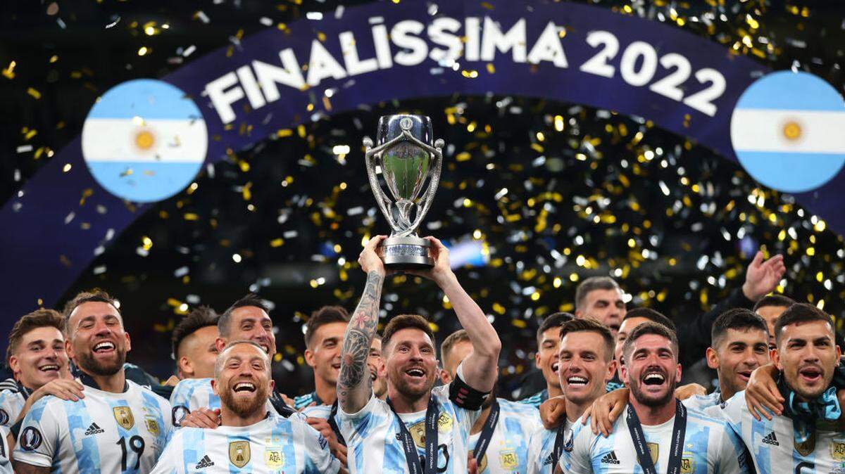 La Finalissima reúne a los campeones de Europa y Sudamérica y su primera edición la ganó Argentina en 2022 tras derrotar a Italia  3-0 en el estadio de Wembley, en Londres.
