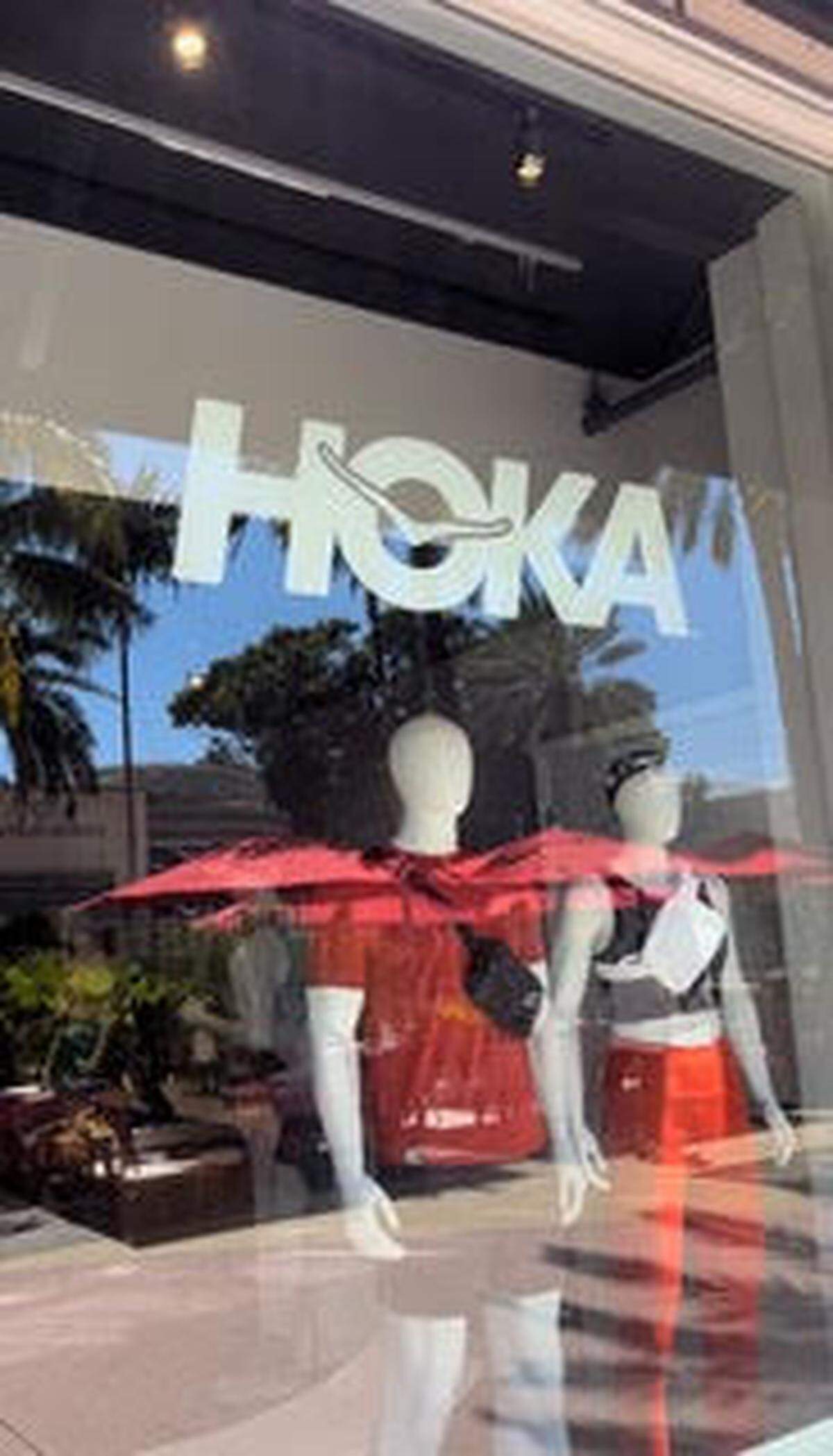 HOKA tiene su primera tienda en el sur de Florida en Lincoln Road y ofrece calzado, indumentaria y accesorios deportivos.